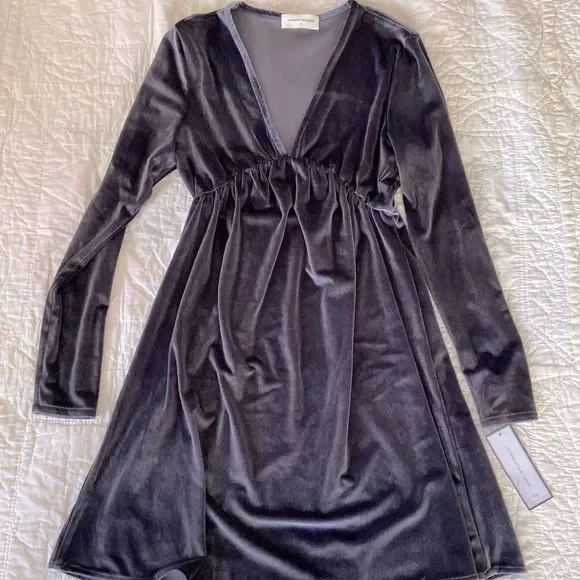NWT GOODNIGHT MACAROON GREY VELVET DRESS SIZE SMALL - Picture 6 of 6